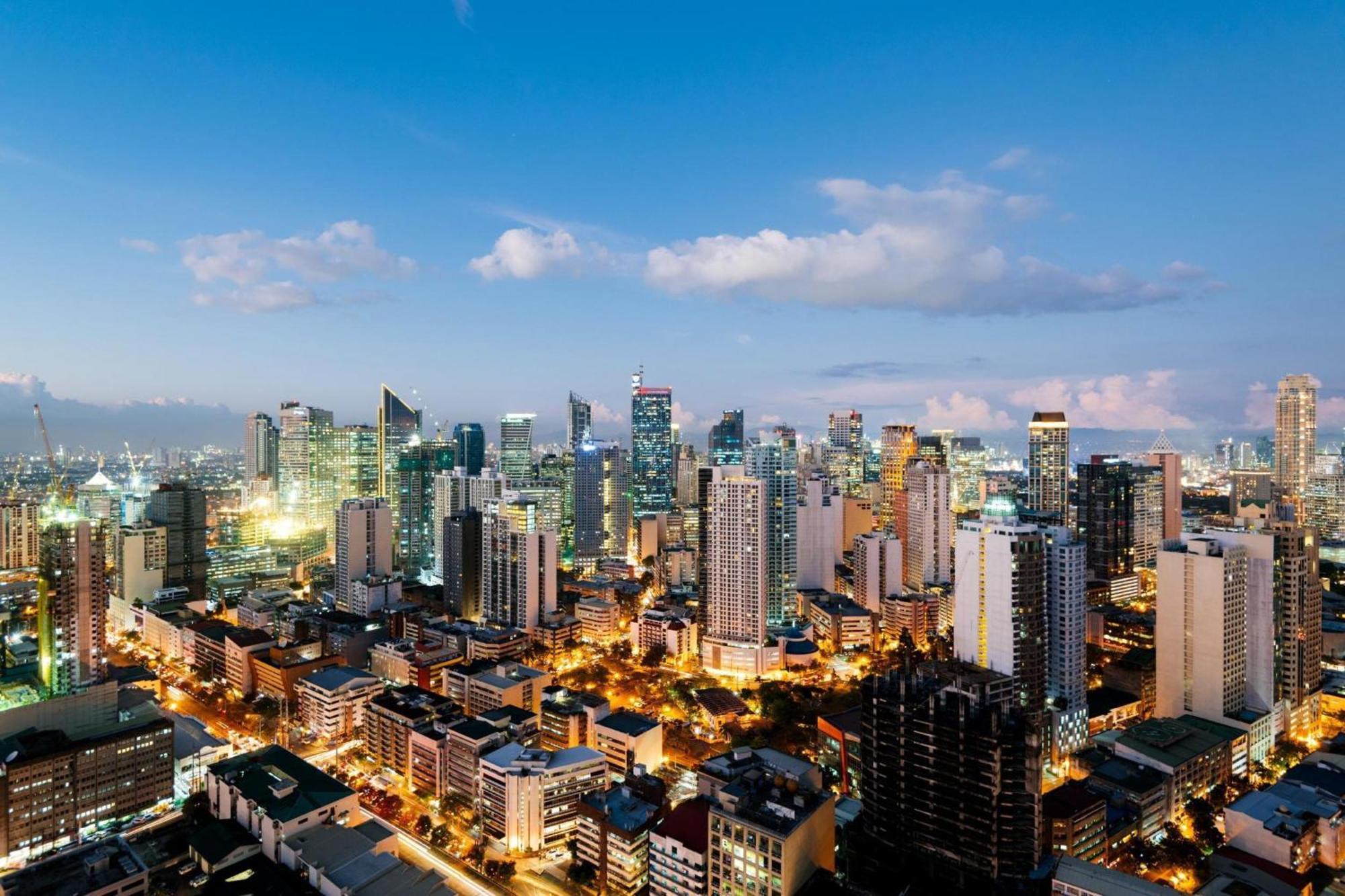 Collection O Avitel Near Osmena Highway, Pnr Pasay Station, Metro Apartment