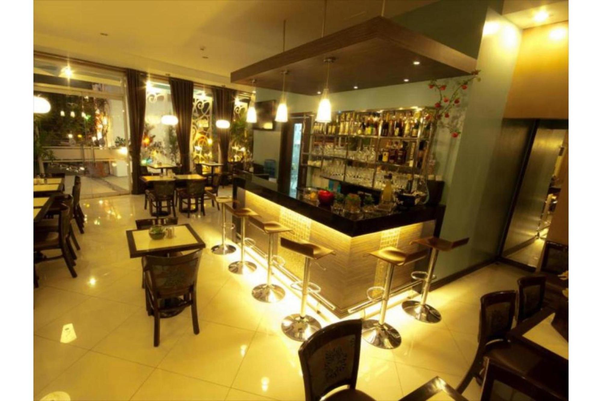 Collection O Avitel Near Osmena Highway, Pnr Pasay Station, Metro Apartment *