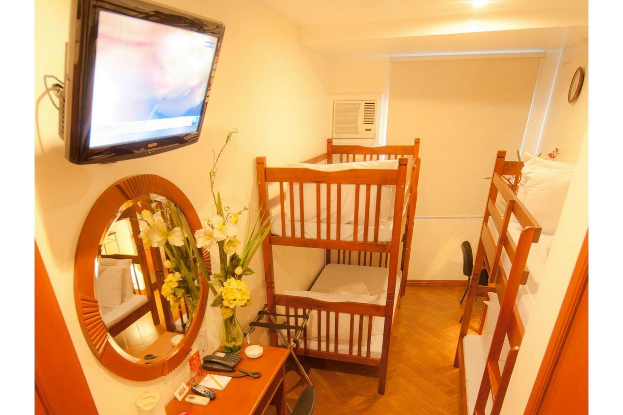 Collection O Avitel Near Osmena Highway, Pnr Pasay Station, Metro Apartment